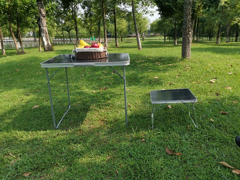 Table pliante de camping et utilitaire à hauteur réglable