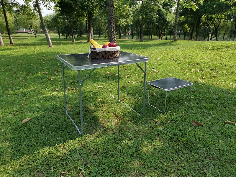 Table pliante de camping et utilitaire à hauteur réglable